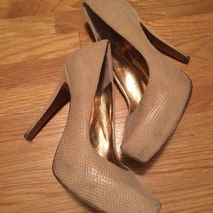 BCBG pumps